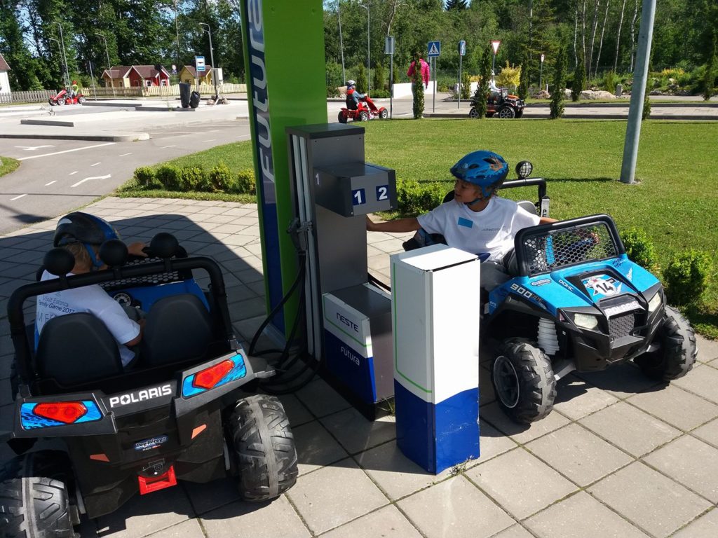 sähköauto lapsille