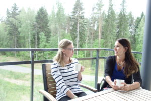 Read more about the article Vertailussa neljän pojan äidin ja neljän tytön äidin arjet
