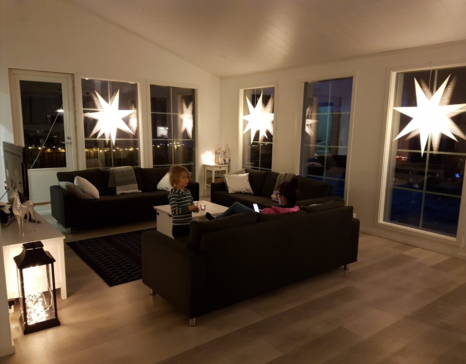 Joulukoti koristeltu