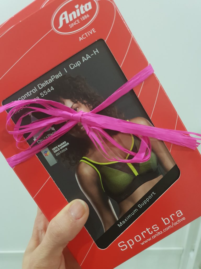 Anitta bra