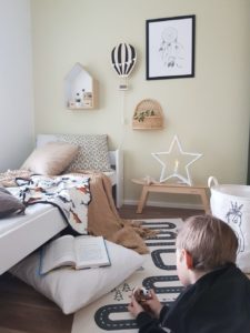 Read more about the article “Äiti ehditäänkö tänään lukea iltasatu”
