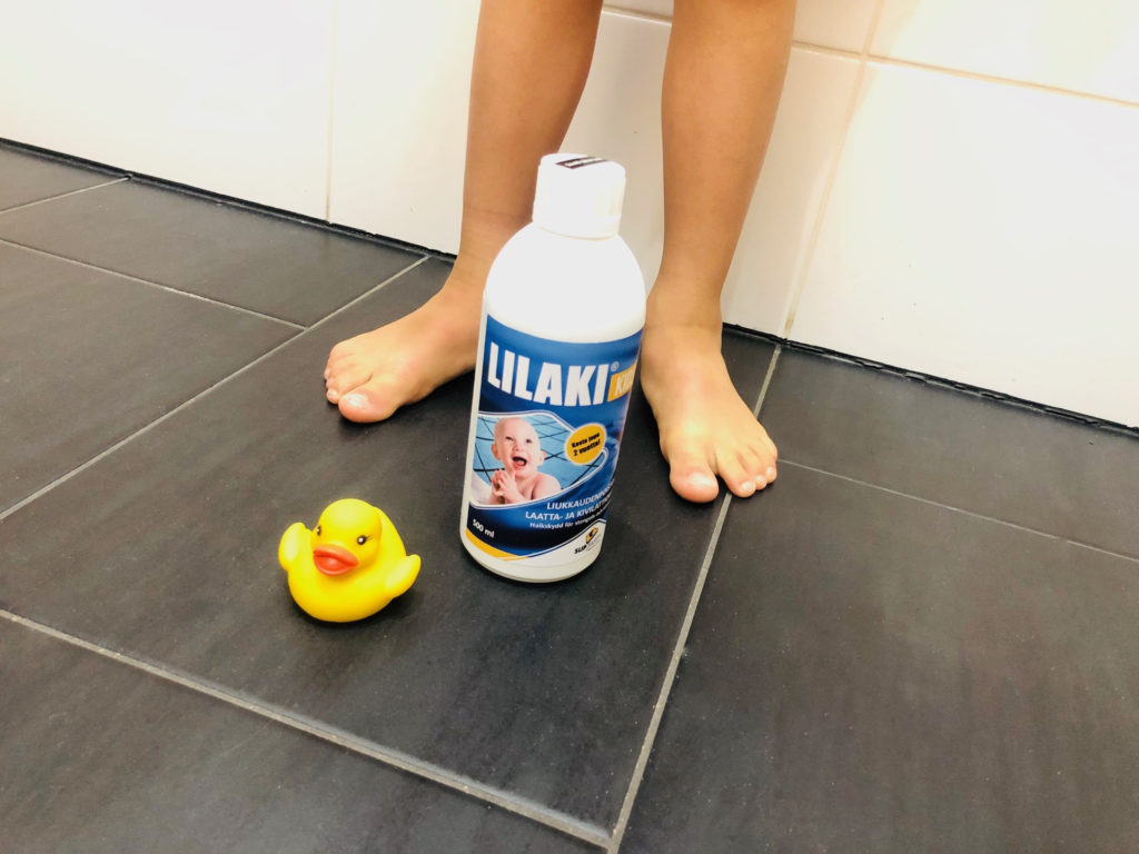Kylpyhuoneen liukueste