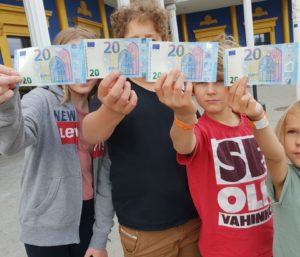 Read more about the article Tuoko raha onnea? Mitä tutkimukset sanovat?