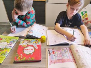 Read more about the article Näin me selvitään kotiopetuksesta