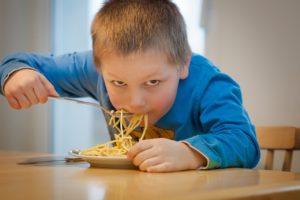 Read more about the article Tiesitkö, että syömishäiriö voi kehittyä myös pojalle?