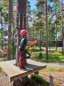 Read more about the article Kerrankin tekemistä, mikä sopii koko perheelle: seikkailupuisto