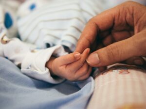 Read more about the article Yksin vauvan kanssa -raskaaksi yhden yön jutusta