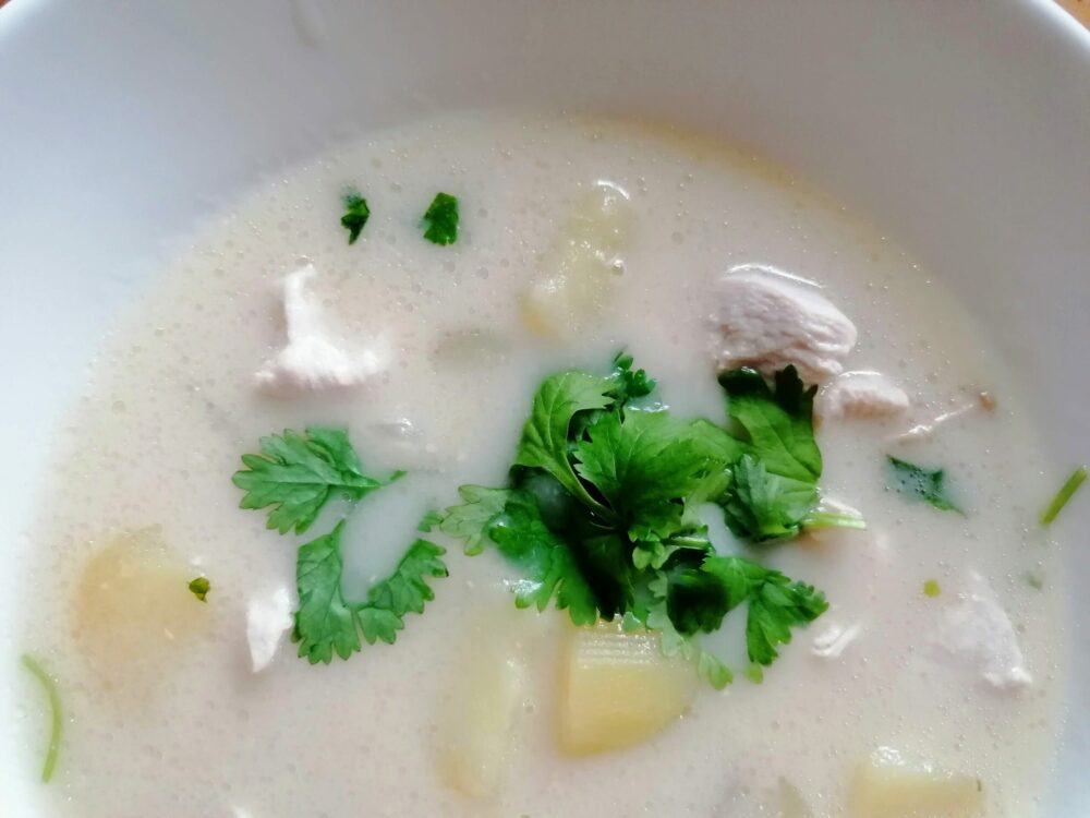 Kanakeittoa thaimaalaisella twistillä
