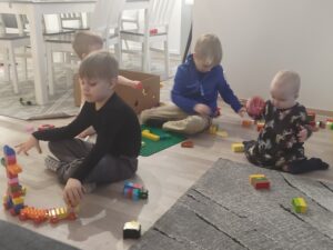 Read more about the article Kun neljä lasta sairastaa, ei äiti kauheasti nuku