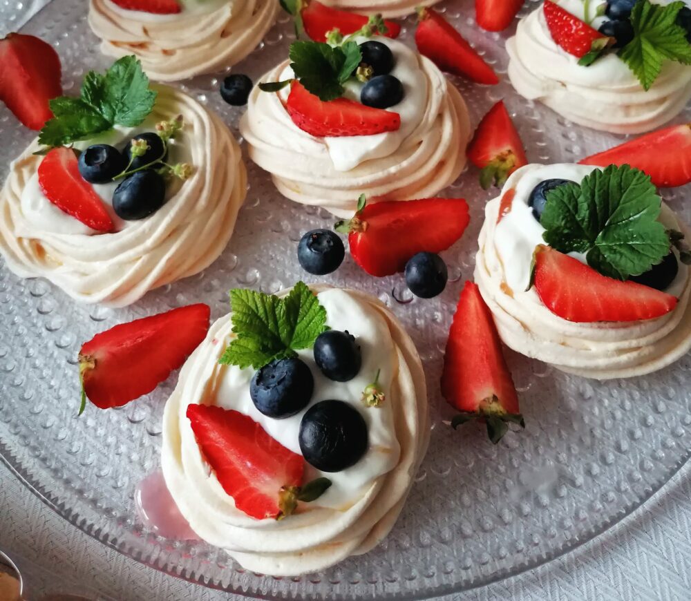 Pavlova - 10 syytä tehdä itsellesi tätä herkkua äitienpäiväksi