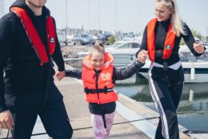 Read more about the article Pienelle suuri turva –näin valitset täydelliset pelastusliivit lapselle