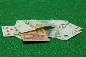 Read more about the article Alaikäiset pojat pelaavat tutkimuksen mukaan rahapelejä enemmän kuin tytöt