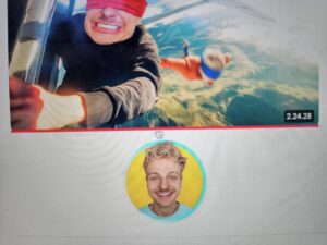 Read more about the article Tubettaja Weksin video sai teinipojatkin kyyneliin