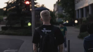 Read more about the article Poika haluaa sivariin, isä vastustaa