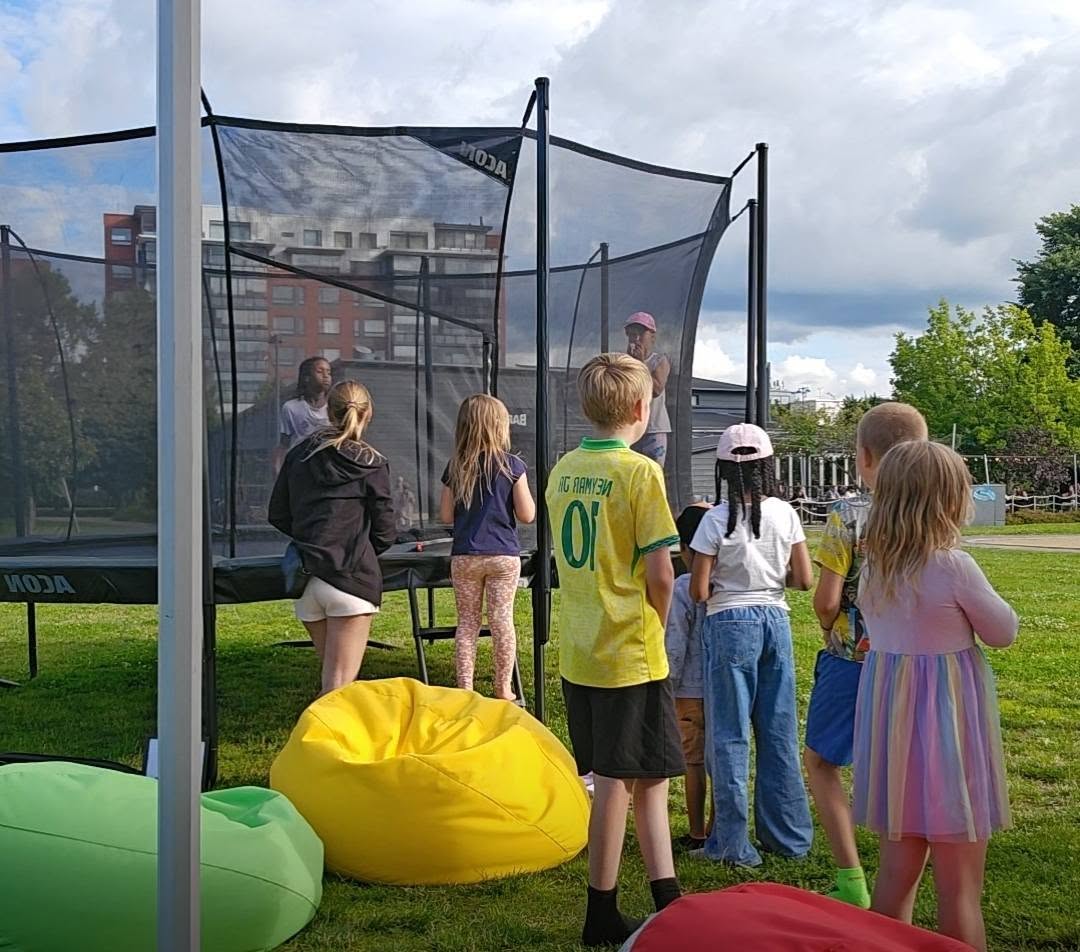 Trampoliiniennätys Poikien Äidit tapahtuma