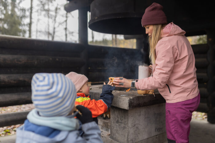 eväsretki äiti ja pojat