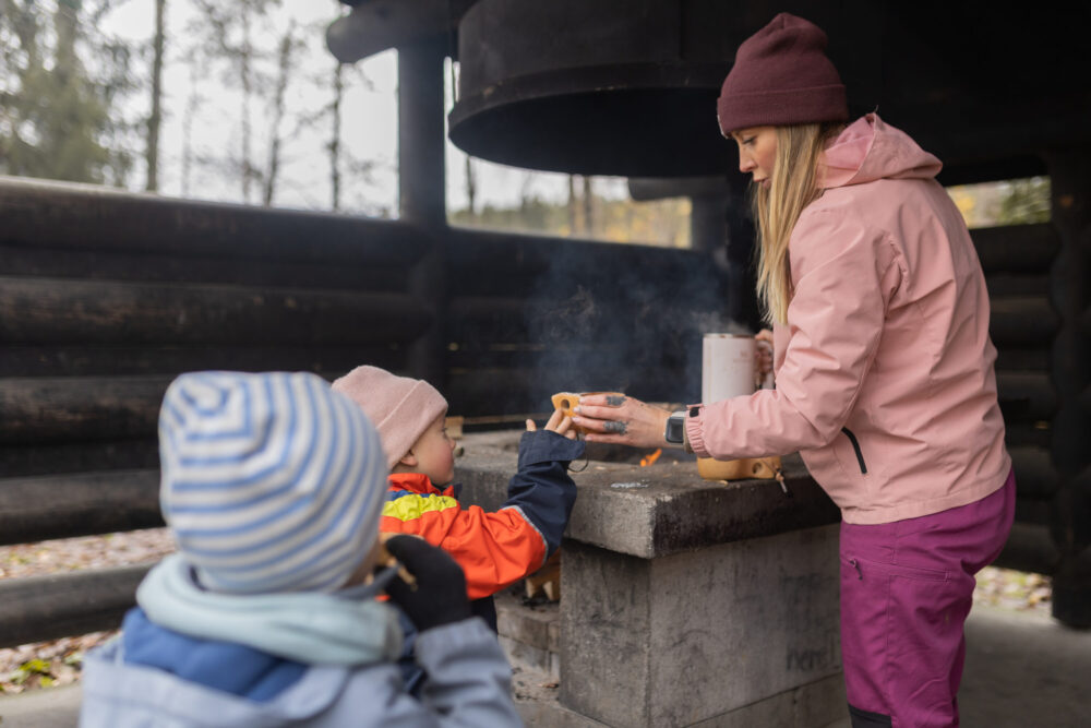 eväsretki äiti ja pojat